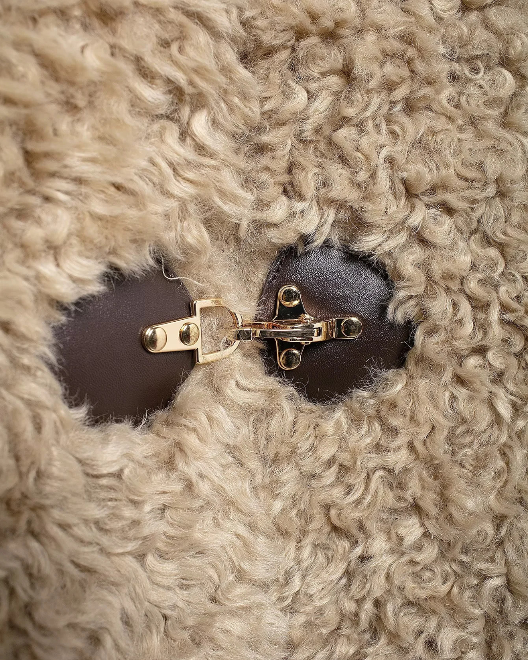 Teddy Carabiner Jas Dames – Zachte en warme shearling (shapenvacht) stof