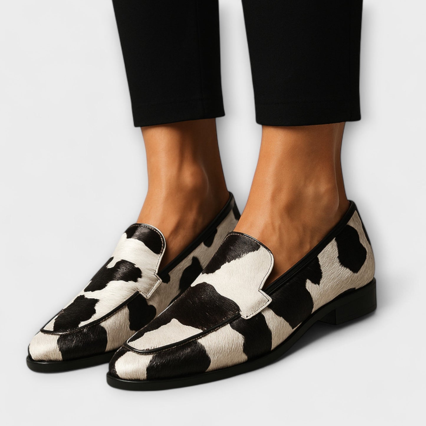 Slippers met Print en Spitse Neus — Elegant, Comfortabel en Veelzijdig