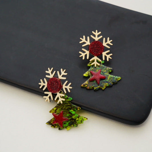Kerstboom oorstekers met goudkleurige sneeuwvlok, rode glitter en een groen boompje met ster