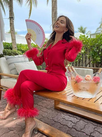 Pyjama Tweedelige Set - Elegant en Comfortabel: Zijdezachte set voor Stijlvolle Nachten met veerdetails