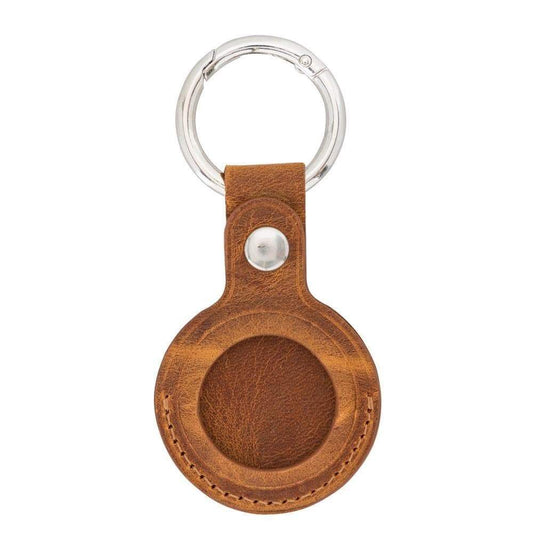 Cognac leren AirTag sleutelhanger, vooraanzicht met zichtbare tag