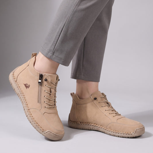 Enkelhoge damessneakers met zijrits, veters en antislip zool - beeld 2