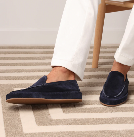 Herenloafers in suède look met sierstiksel over de neus en een omklede zoolrand