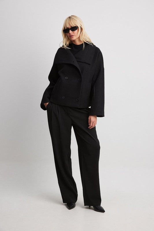 Korte oversized damesjas in wollook met grote kraag en dubbele knopenrij