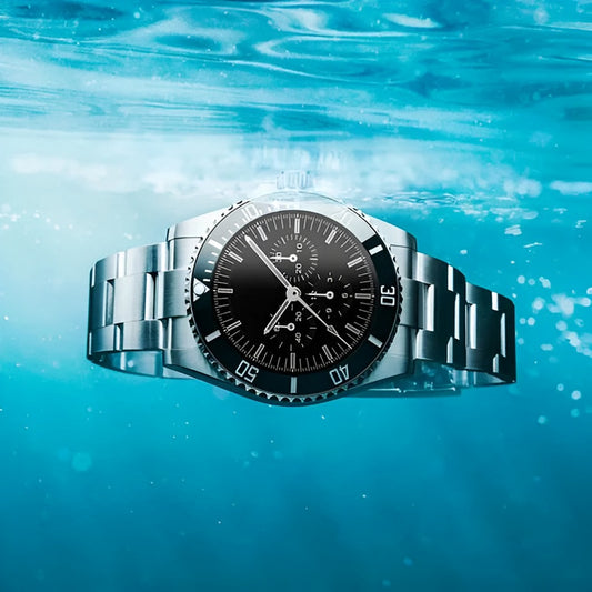 Stalen heren smartwatch onder water