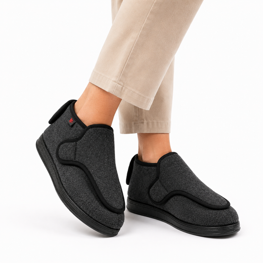 Brede unisex huisschoenen met verstelbare omslagband en lusje aan de hiel