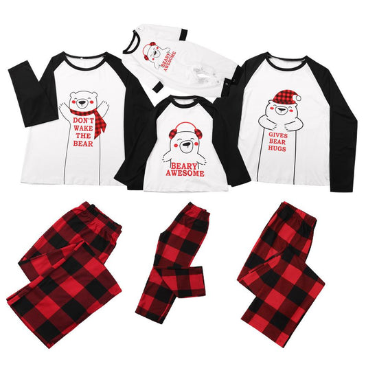 Familie kerstpyjama met wit-zwart shirt met ijsbeer en rood-zwart geruite broek