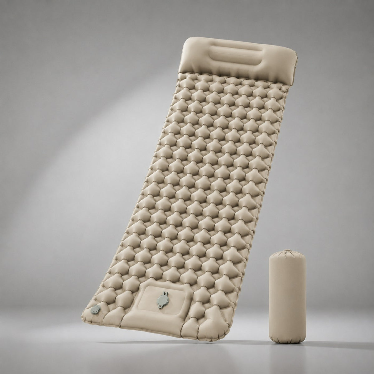 Zelfopblazend slaapmatje met voetpomp in khaki