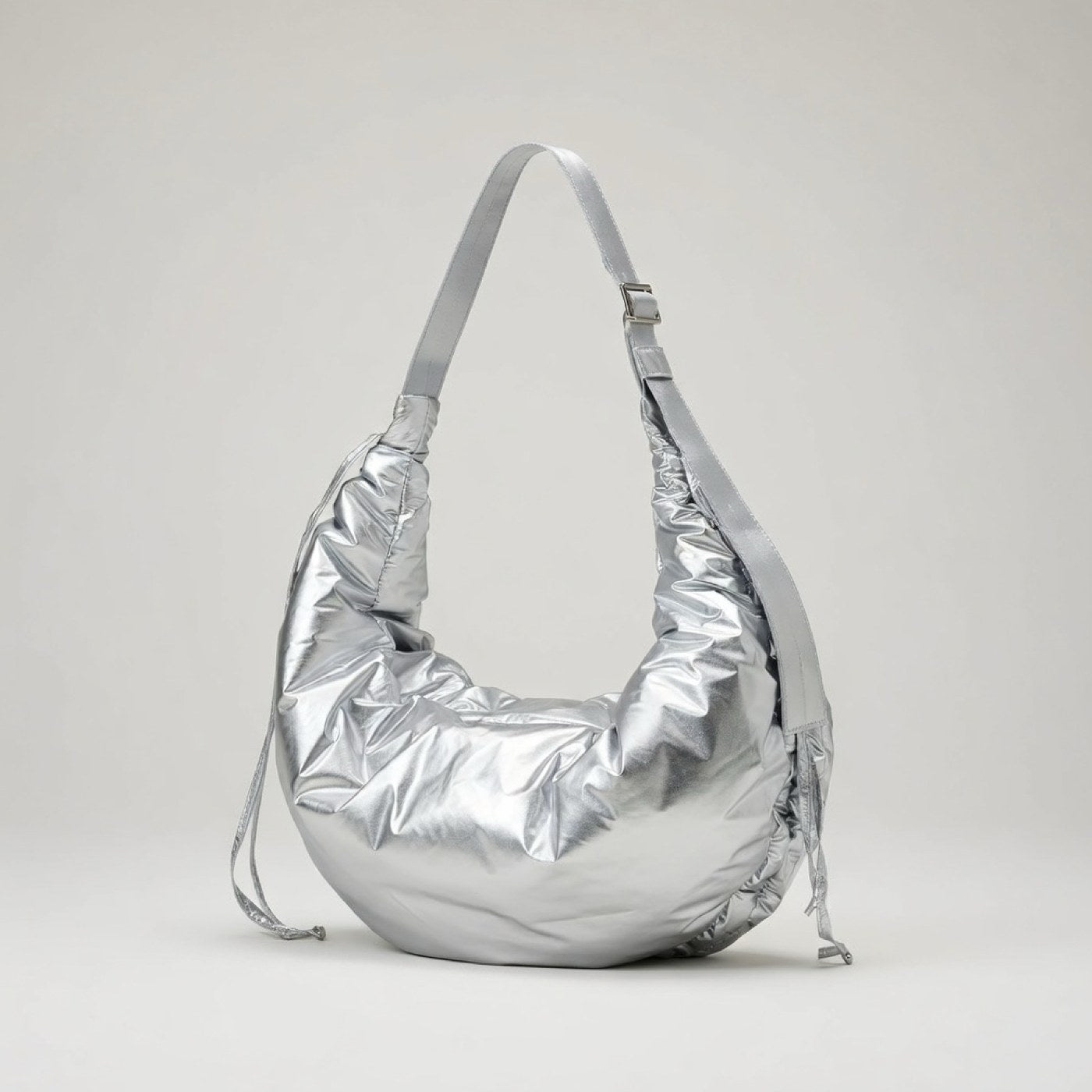 Crossbody tas gebogen model - unisex in zilver