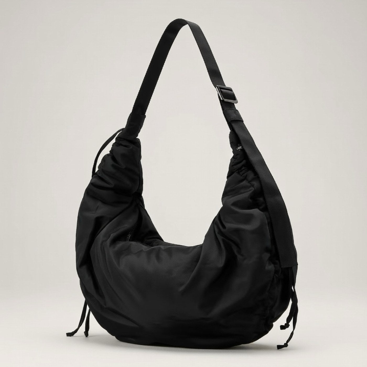 Crossbody tas gebogen model - unisex in zwart