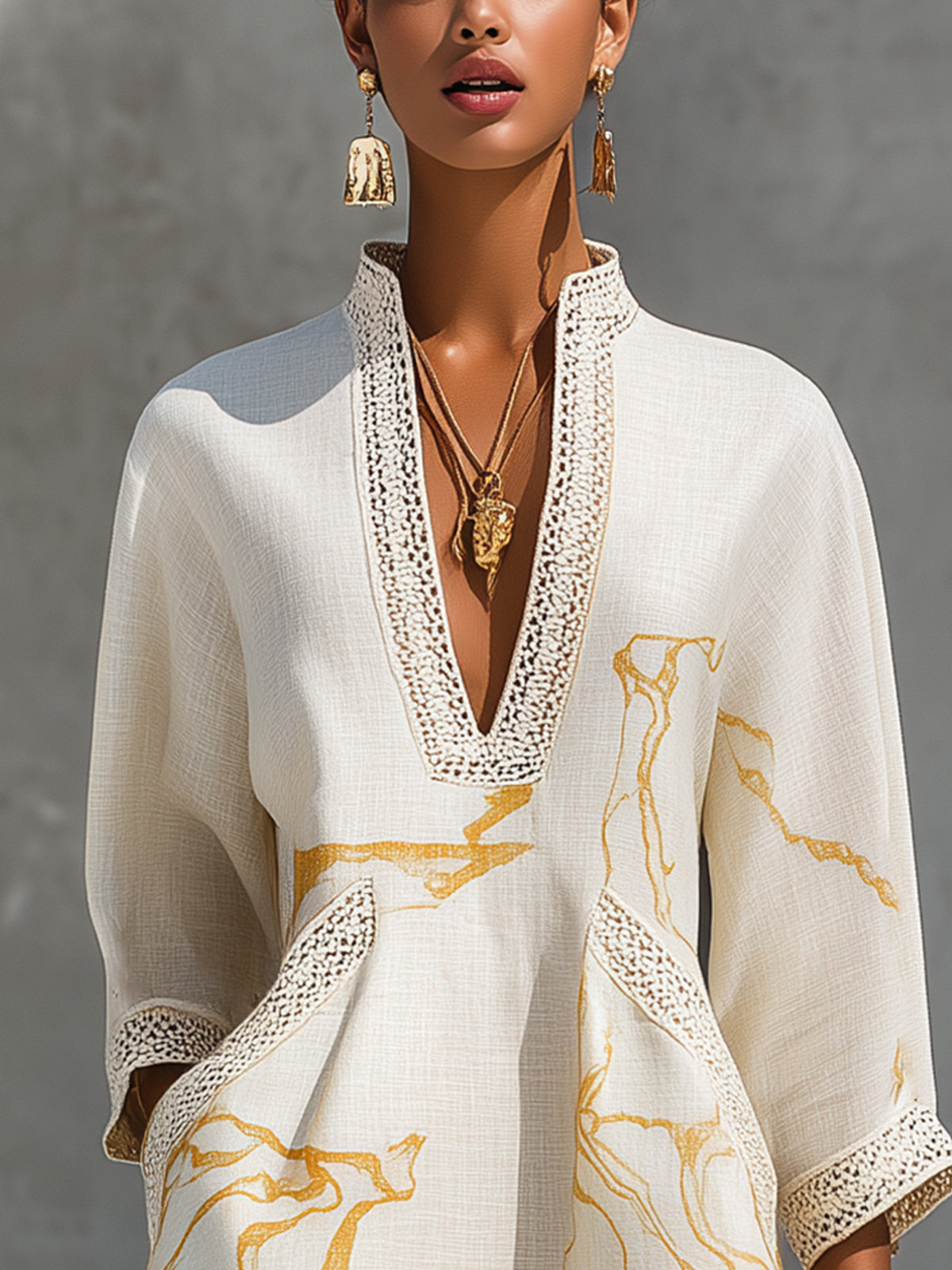 Tuniekjurk met gouden print en gehaakte bies - detailfoto