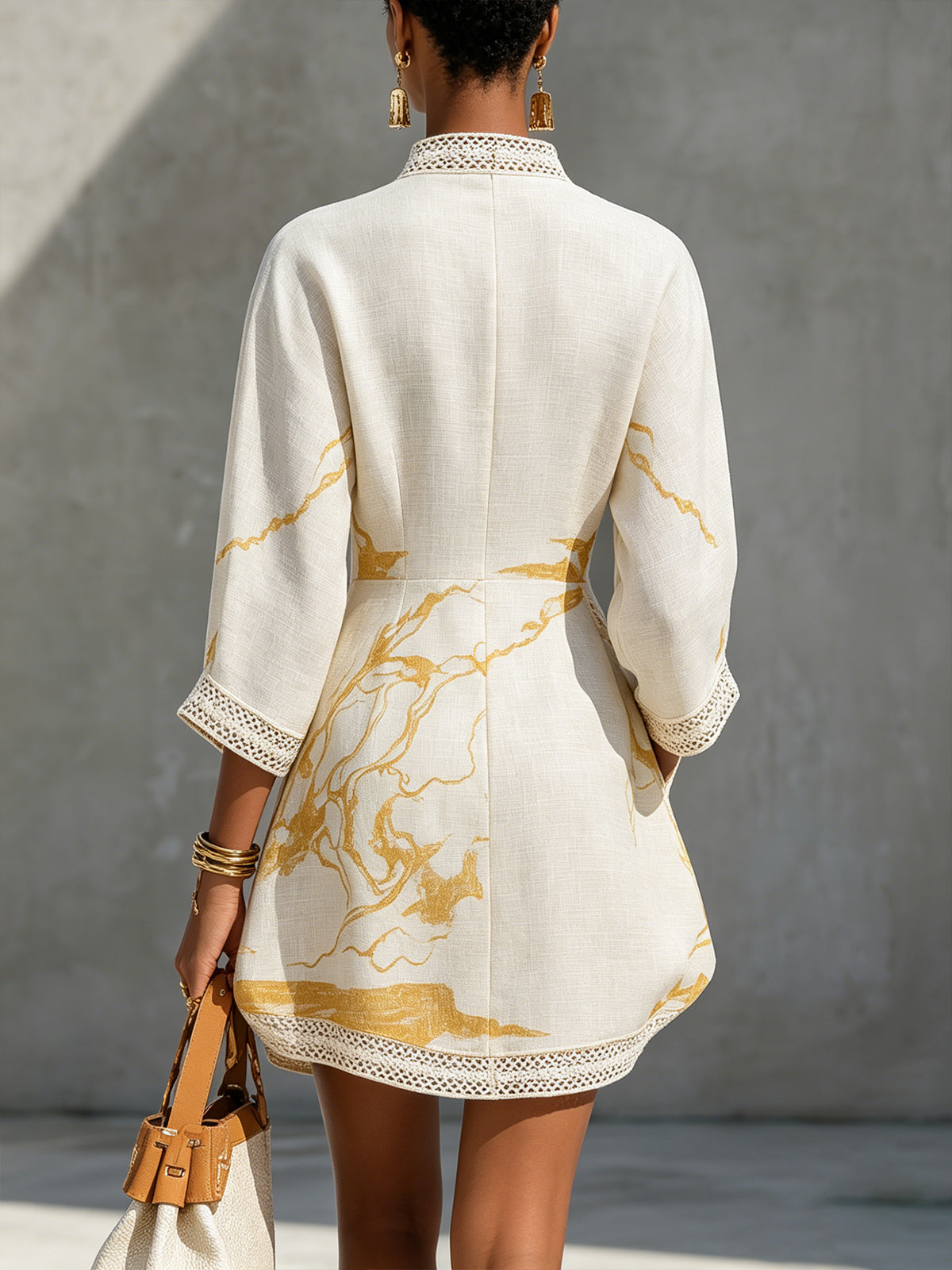 Tuniekjurk met gouden print en gehaakte bies - detailfoto