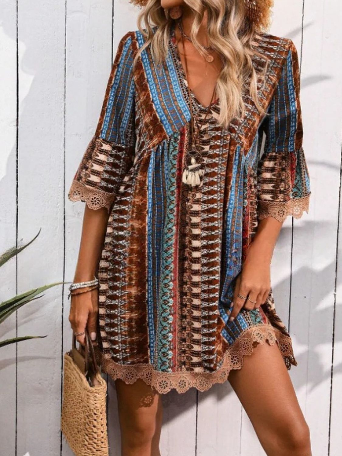 Jurk dames met kantrand en boho print in Bruin