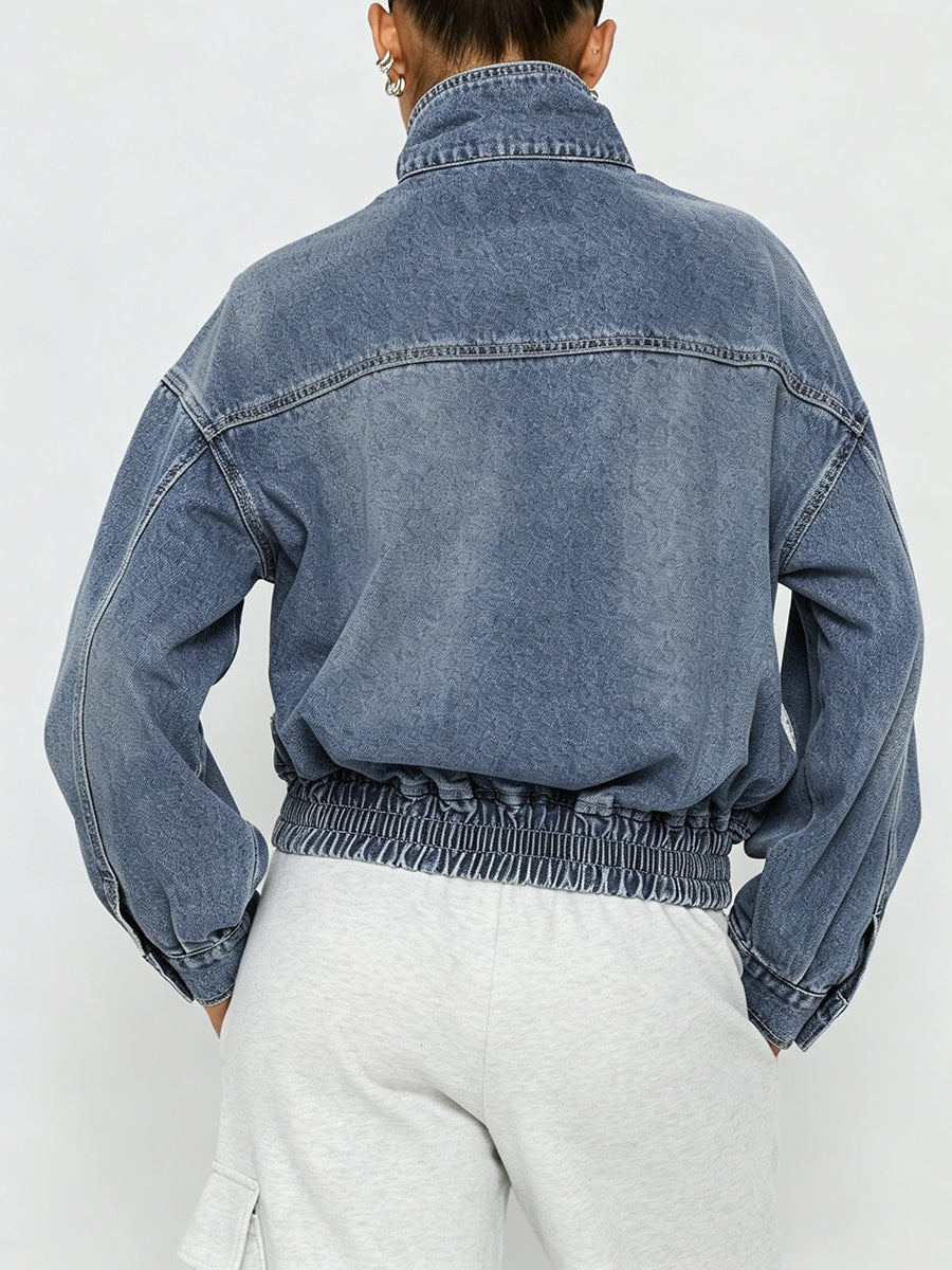 Cropped spijkerjack met hoge opstaande kraag en ballonmouwen