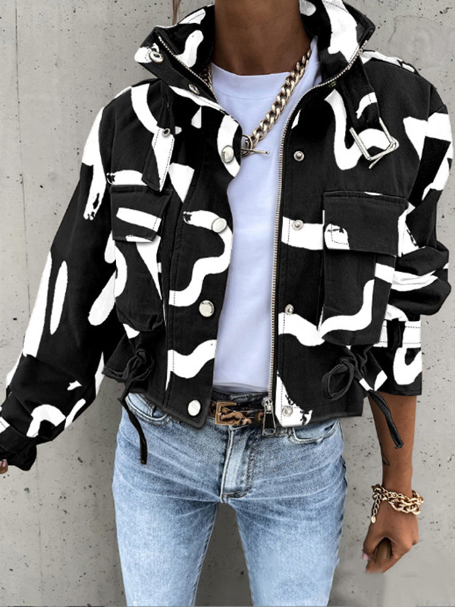 Utility jack dames cropped met kleppenzakken en trekkoord - zwarte print
