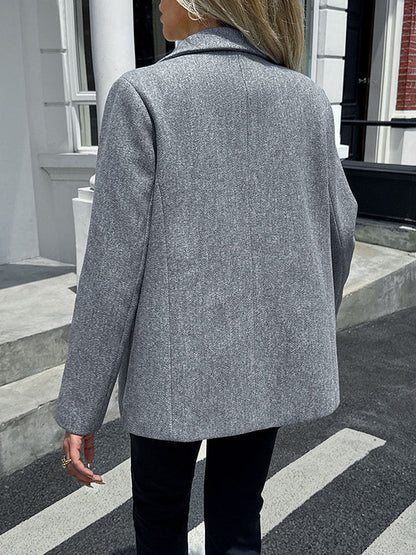 Damesblazer in wollook met revers en twee kleppenzakken
