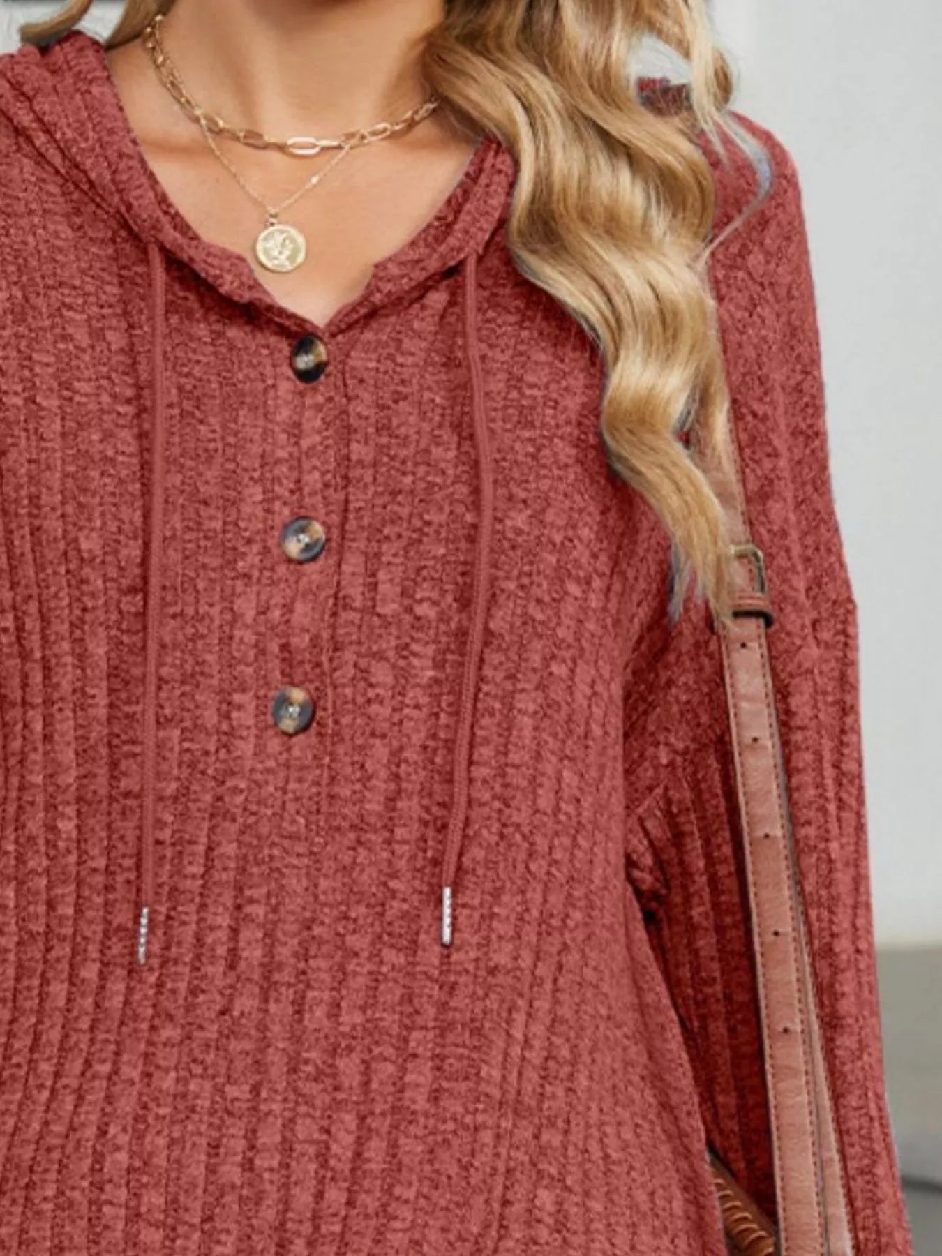 Gebreide hoodie dames met knopen - detailfoto
