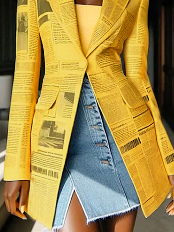 Getailleerde gele blazer dames met krantenprint en puntrevers