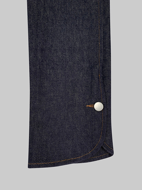Getailleerde indigo denim damesblazer met lichtgrijze contrastvlakken