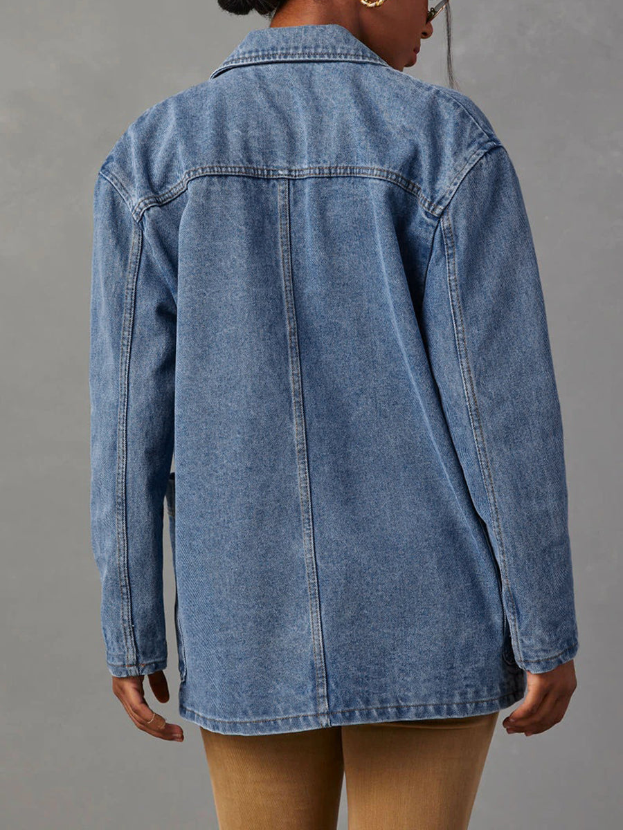 Damesblazer van middenblauwe denim met revers en opgestikte zakken