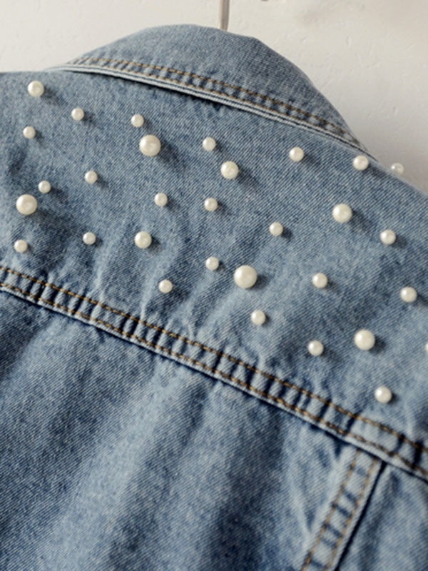 Licht gewassen spijkerjack met parelkleurige studs op de schouders