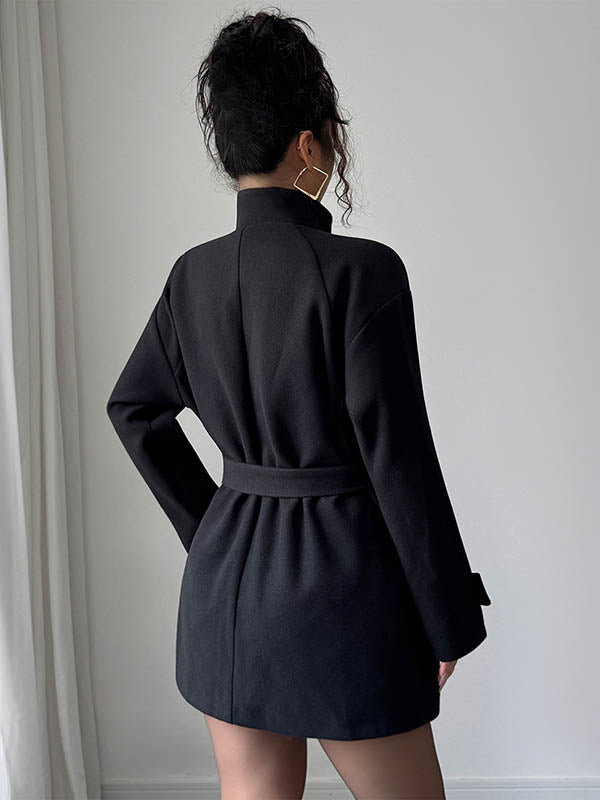 Korte jas dames met opstaande kraag en asymmetrische knoopsluiting