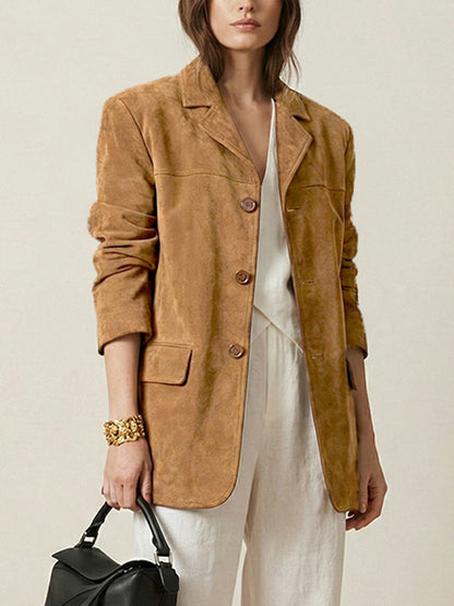Cognackleurige damesblazer in suède look met revers en kleppenzakken - cognac