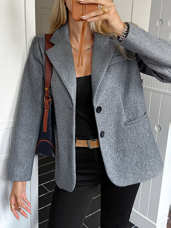 Damesblazer in wollook met revers en twee kleppenzakken
