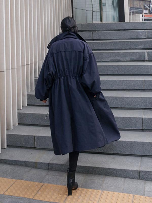 Lange jas dames met capuchon, trekkoord in de taille en diepe zakken