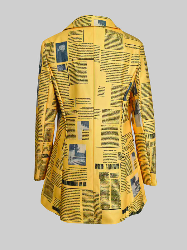 Getailleerde gele blazer dames met krantenprint en puntrevers