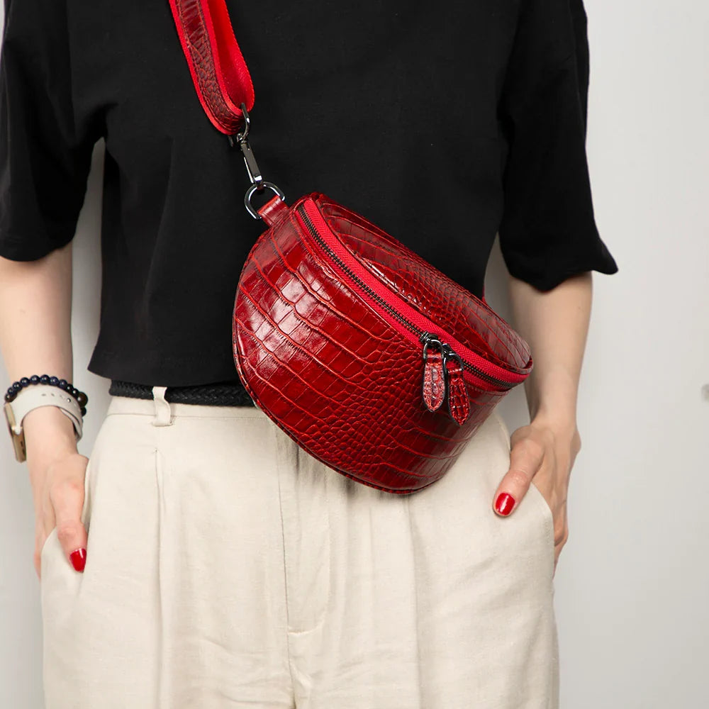 Donkere crossbody tas met krokodillenprint, achterzijde met D-ringen