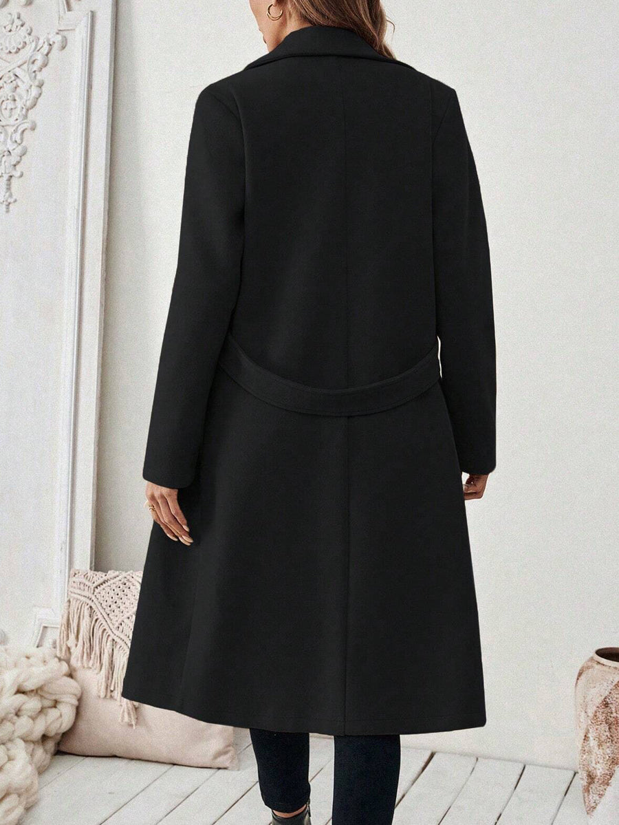 Lange mantel dames met brede revers en een knoop op de taille