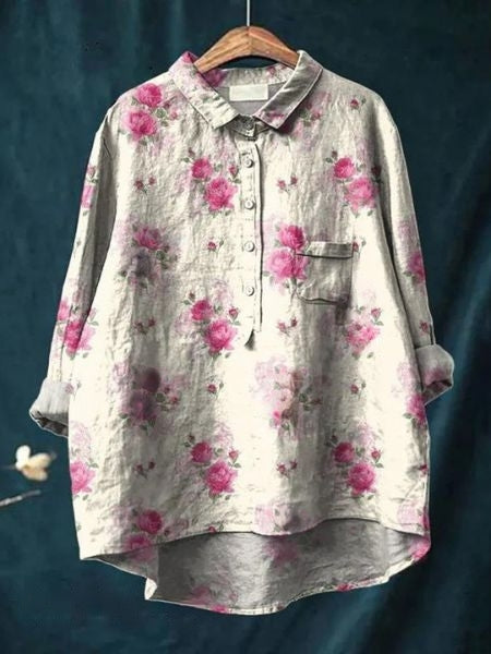Bloemenblouse dames zijaanzicht vloeiende vrouwelijke pasvorm