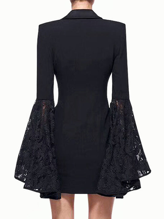 Zwarte lange damesblazer met wijde kanten mouwen
