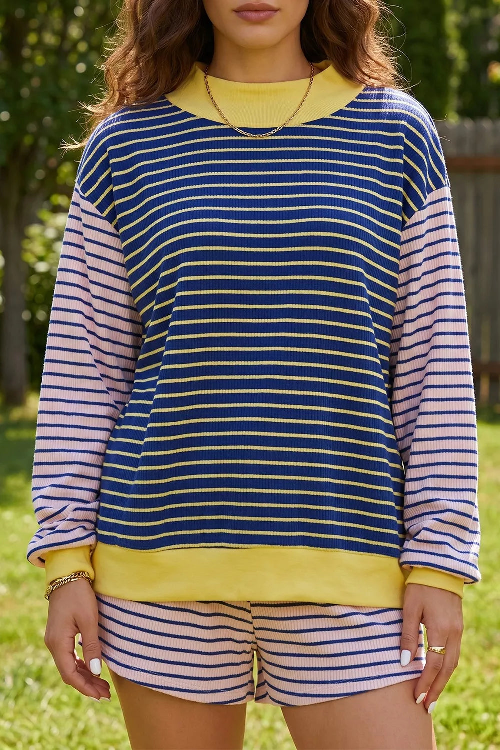 Tweedelige set dames met gestreepte trui - detailfoto