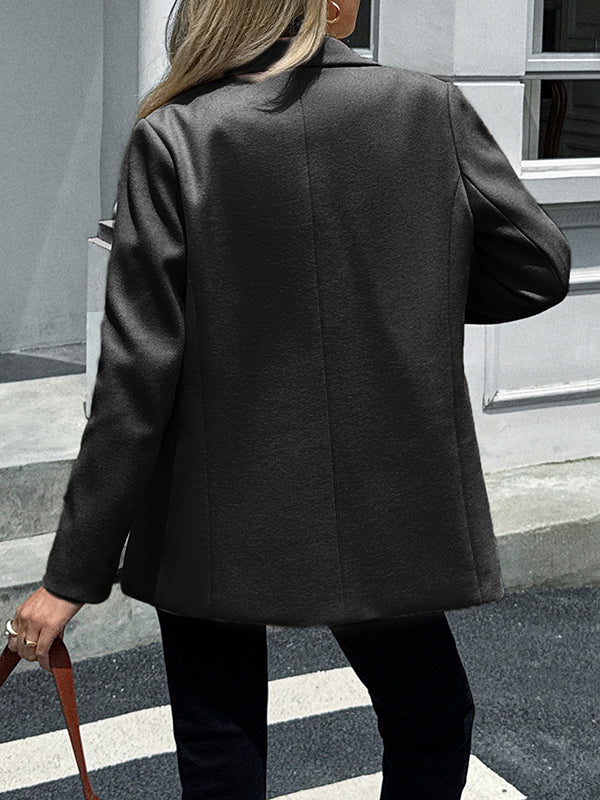 Damesblazer in wollook met revers en twee kleppenzakken