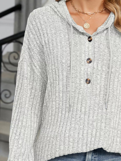 Gebreide hoodie dames met knopen - detailfoto