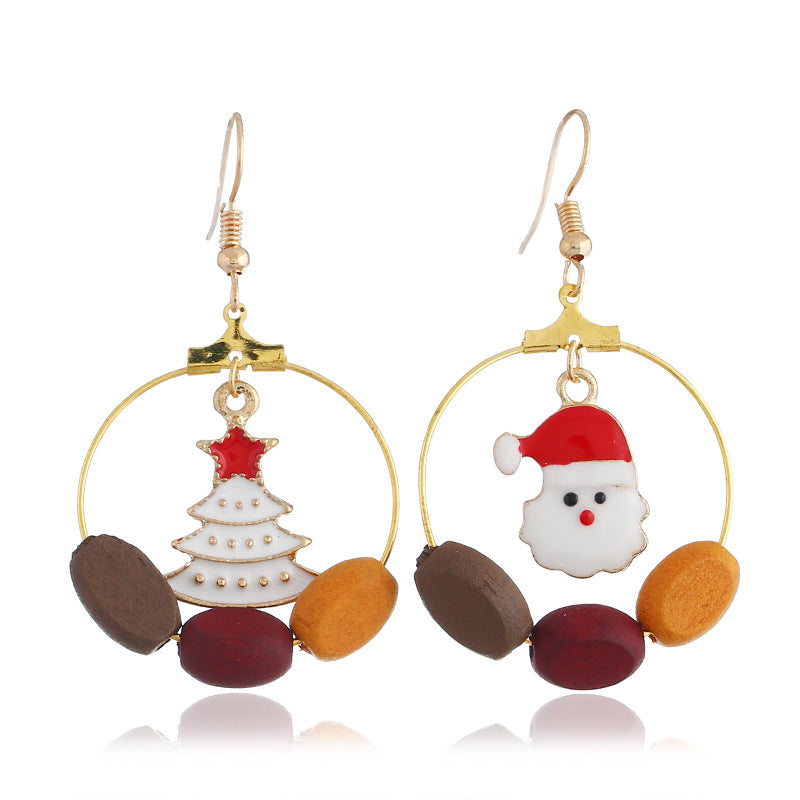 Goudkleurige kerstcreolen met kraaltjes en een kerstfiguurtje in de ring - kerstboom en kerstman