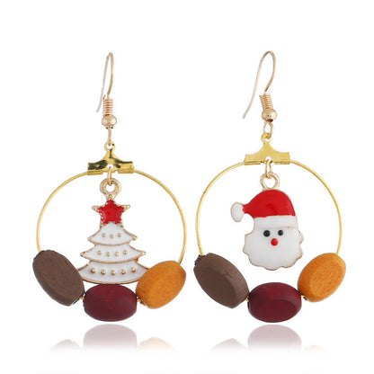 Goudkleurige kerstcreolen met kraaltjes en een kerstfiguurtje in de ring - kerstboom en kerstman