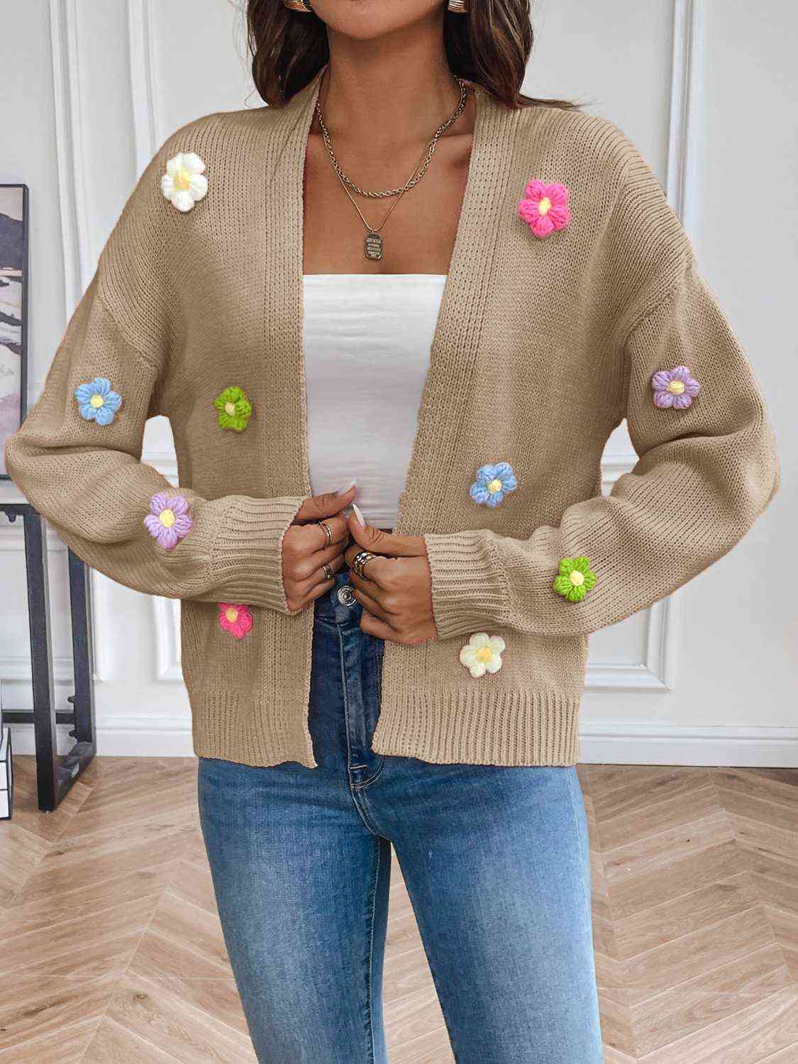 Vest dames met gehaakte bloemen in Camel