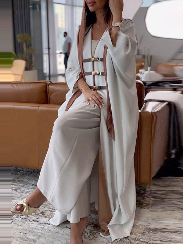 Enkellange open damesabaya met contrastbies en goudkleurige sluitingen
