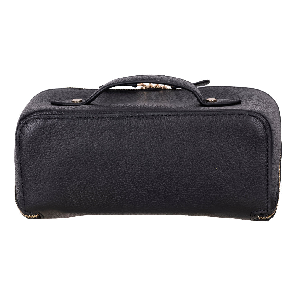 Roze leren beautycase van 25 cm, dicht, driekwart aanzicht met handvat