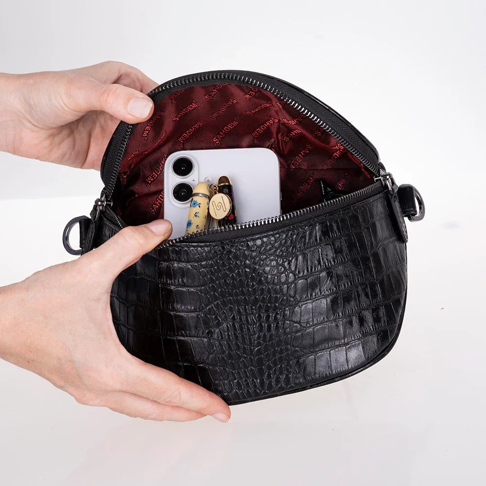 Donkere crossbody tas met krokodillenprint, achterzijde met D-ringen