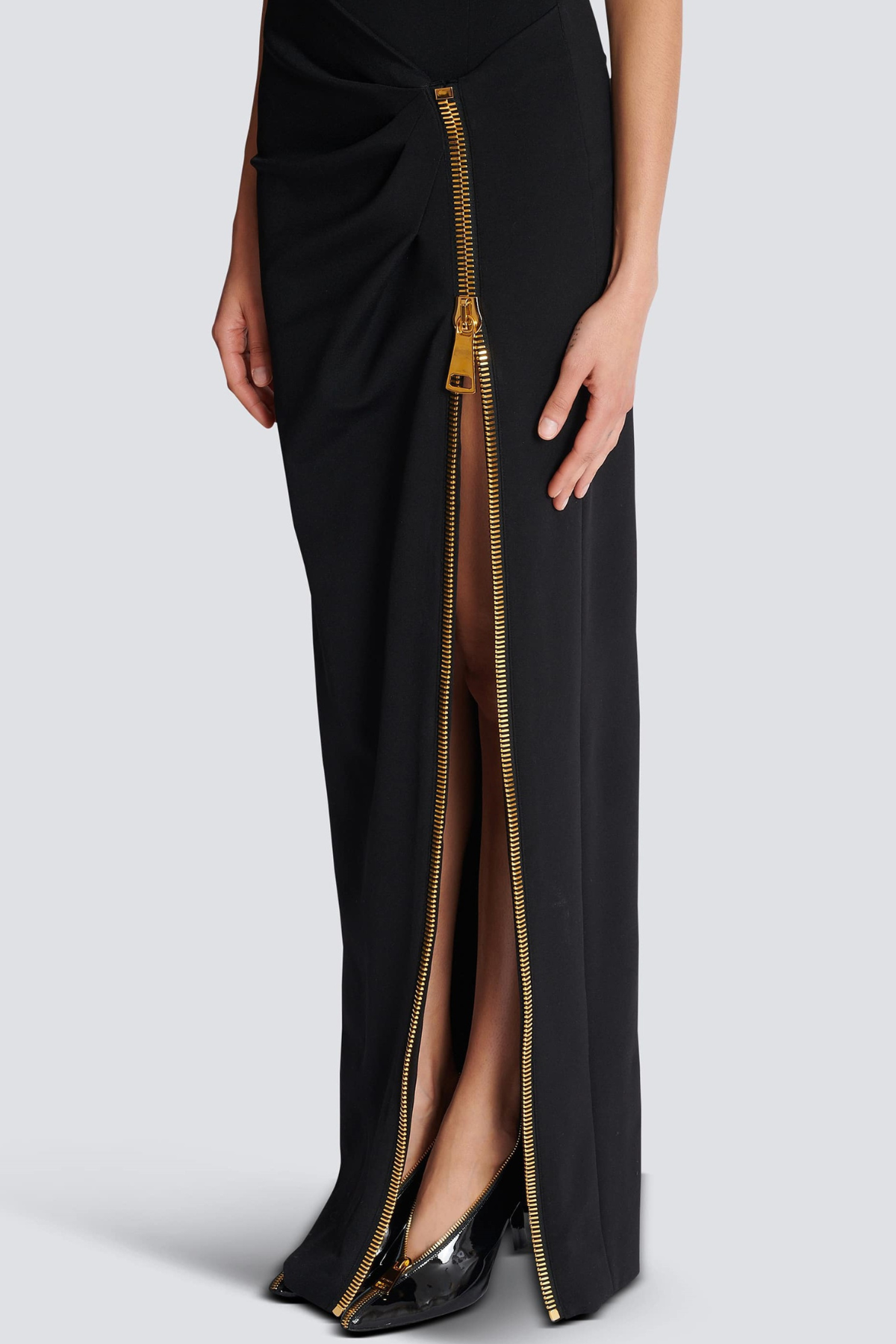 Zwarte mouwloze maxi jurk met hoge hals en split