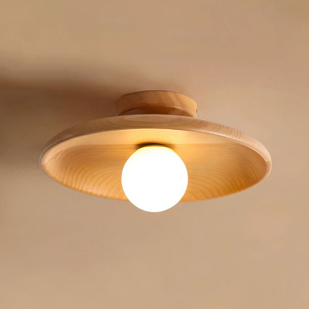 Plafondlamp van hout in scandinavische minimalistische stijl
