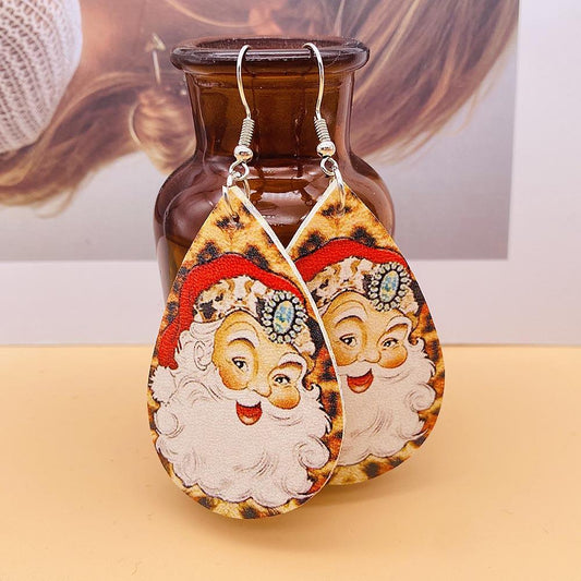 Hangende kerstoorbellen van kunstleer met vrolijke kerstprint aan zilverkleurige haakjes