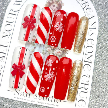 3D kerstnagels met kerstfiguurtjes en strikjes op een sierkaartje - zuurstok met strik en goudglitter