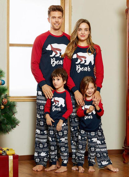 Kerstpyjama voor het hele gezin met ijsbeerprint en sneeuwvlokkenbroek