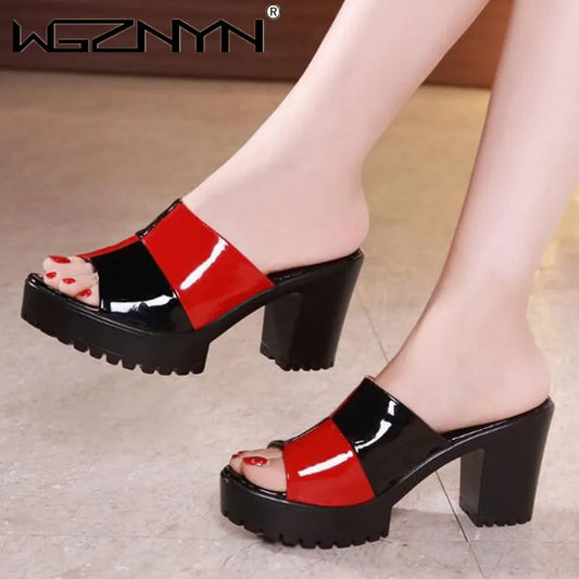 Platform Sandalen met Scarlet Kleur en Leren Bandjes
