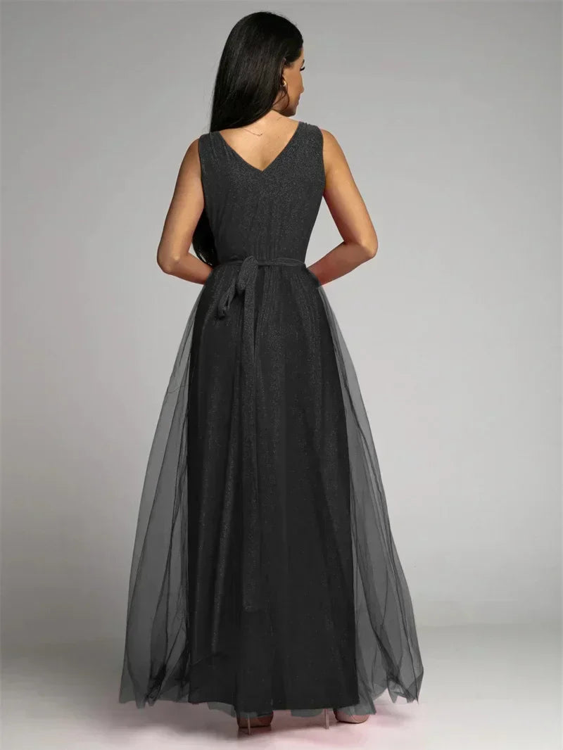 Rode maxi jurk met split, mouwloos met overslag V-hals en tule rok